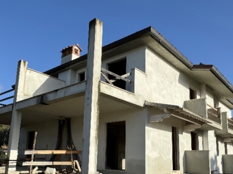 Casa Semi Indipendente in Vendita a Camaiore, zona Capezzano Pianore, 420'000&euro;, 110 m²