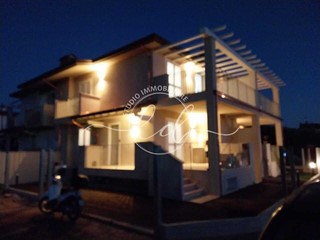 Casa Semi Indipendente in Vendita a Camaiore, zona Capezzano Pianore, 420'000&euro;, 110 m²