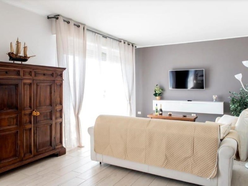 Quadrilocale in Affitto a Camaiore, zona Lido Di Camaiore, 4'500€, 100 m², arredato