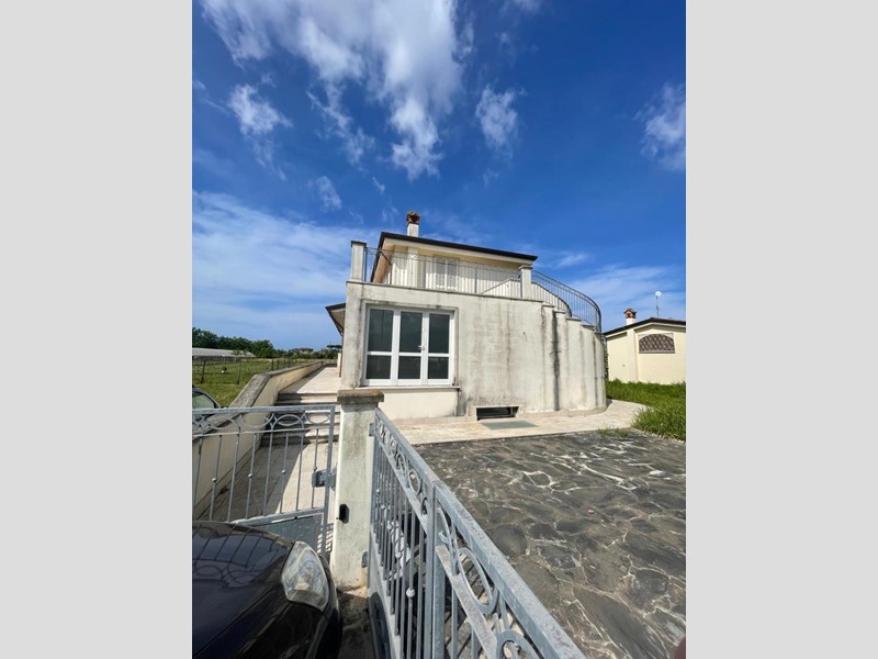 Casa Indipendente in Vendita a Camaiore, 600'000&euro;, 220 m²