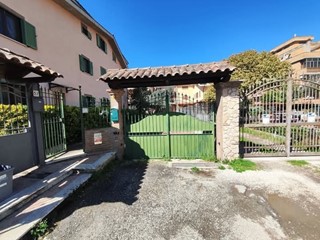 Trilocale in Vendita a Guidonia Montecelio, zona Villanova, 109'000€, 100 m²