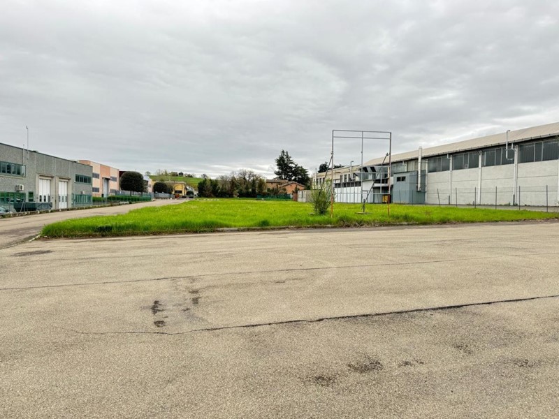 Capannone in Vendita a Valsamoggia, zona Monteveglio, 300€, 6000 m²