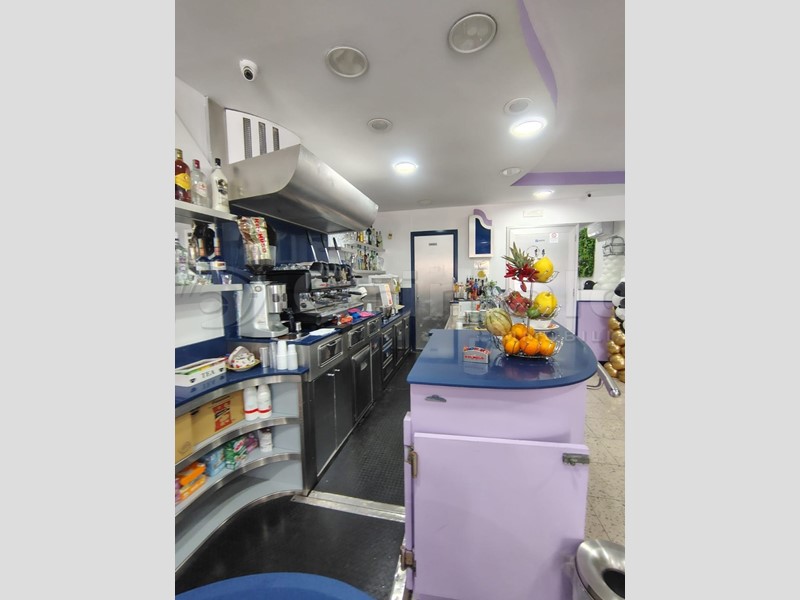 Immobile commerciale in Vendita a Giugliano in Campania, zona Lago Patria, 130'000€, 80 m²