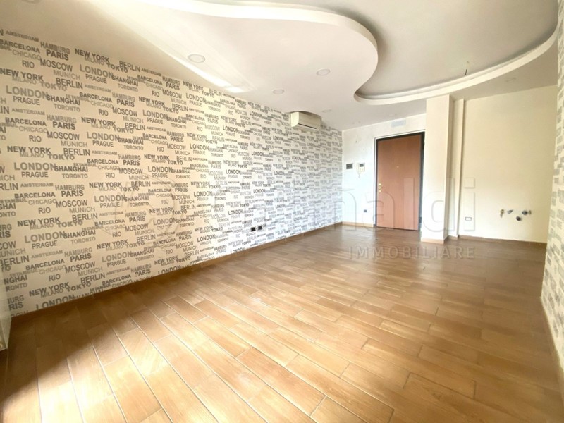 Trilocale in Vendita a Giugliano in Campania, 135'000€, 75 m²