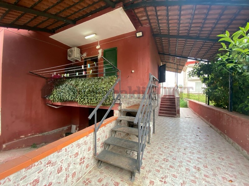 Casa Indipendente in Vendita a Giugliano in Campania, 169'000€, 140 m², con Box