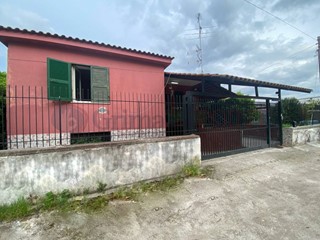 Casa Indipendente in Vendita a Giugliano in Campania, 169'000€, 140 m², con Box