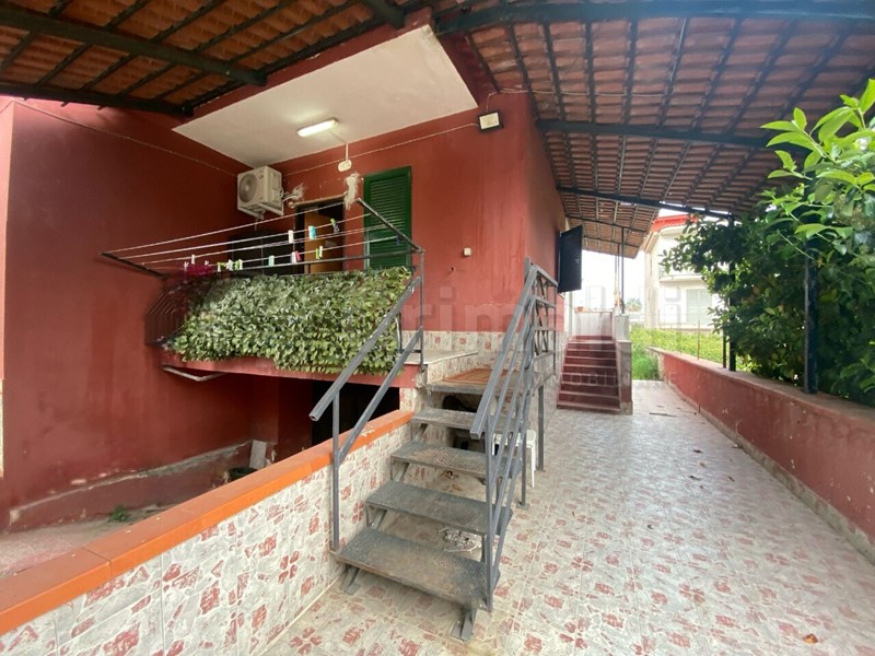 Casa Indipendente in Vendita a Giugliano in Campania, 169'000&euro;, 140 m², con Box