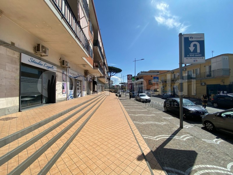 Immobile commerciale in Affitto a Giugliano in Campania, 650€, 50 m²