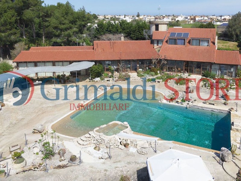 Casa Indipendente in Vendita a Lizzanello, 1'500'000€, 1070 m²