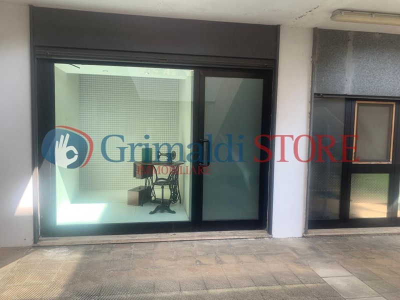 Immobile commerciale in Vendita a Campi Salentina, 150'000€, 502 m²