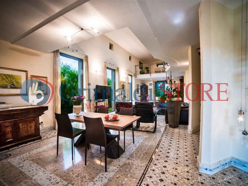 Casa Indipendente in Vendita a Grottaglie, 850'000€, 420 m², con Box