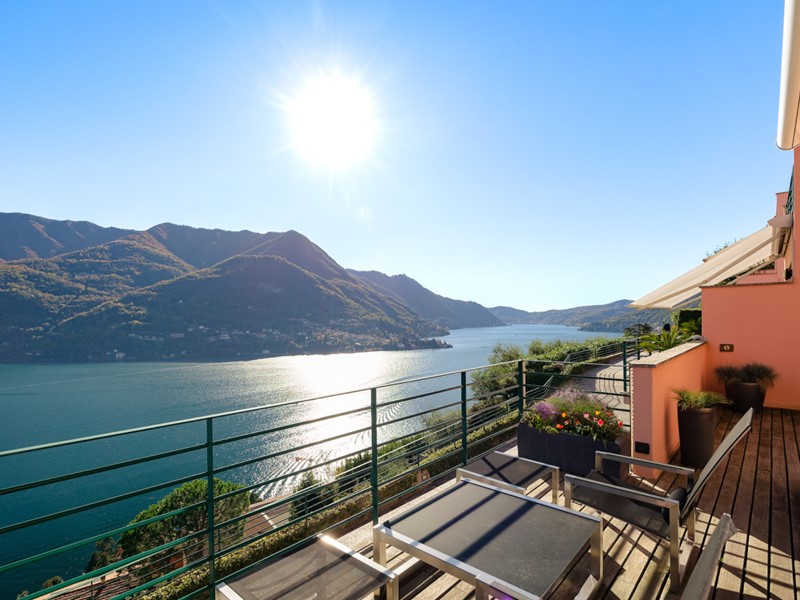 Casa Semi Indipendente in Vendita a Carate Urio, 1'190'000€, 220 m², con Box