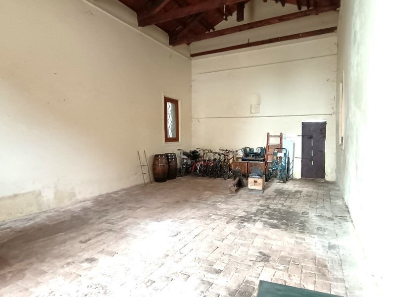 Capannone in Vendita a Castelguglielmo, 25'000€, 58 m²