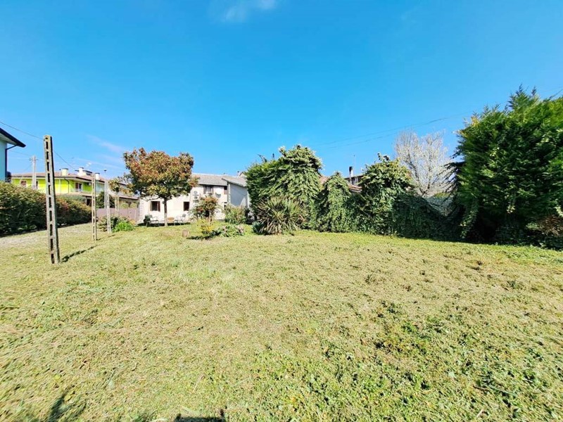 Villa in Vendita a Rovigo, zona FRAZIONI-PERIFERIA, 42'000€, 200 m², con Box