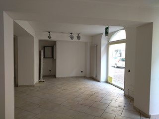 Attività commerciale in Affitto a Casalmaggiore, 1'000€, 200 m²