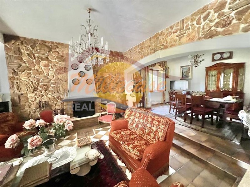 Villa in Vendita a Siracusa, zona Pizzuta, 318'000&euro;, 270 m²