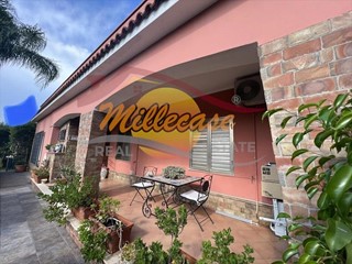 Villa in Vendita a Siracusa, zona Pizzuta, 318'000&euro;, 270 m²