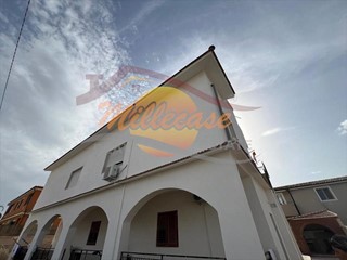 Trilocale in Vendita a Siracusa, zona Pizzuta, 88'000&euro;, 105 m²