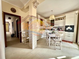 Quadrilocale in Vendita a Siracusa, zona Tisia - Tica - Zecchino, 153'000&euro;, 125 m², con Box