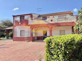 Villa in Vendita a Siracusa, zona Fanusa, 198'000&euro;, 200 m²