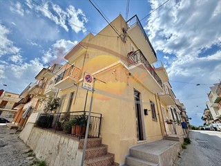 Casa Indipendente in Vendita a Siracusa, zona Belvedere, 88'000&euro;, 109 m²