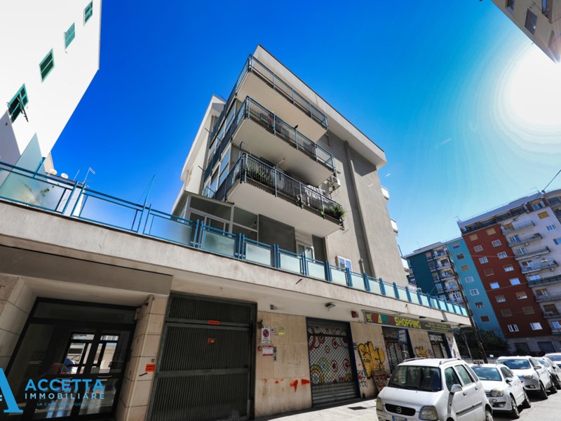 Appartamento in Vendita a Taranto, zona Tre Carrare - Battisti, 158'000€, 137 m²