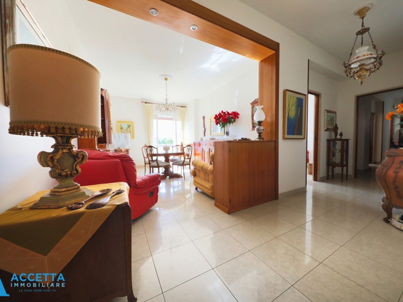 Quadrilocale in Vendita a Taranto, zona Rione Italia - Montegranaro, 129'000€, 120 m²