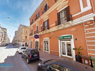 Immobile commerciale in Vendita a Taranto, zona Borgo, 49'000€, 83 m²