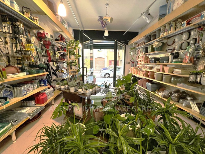 Immobile commerciale in Vendita a Alghero, 365'000€, 200 m²