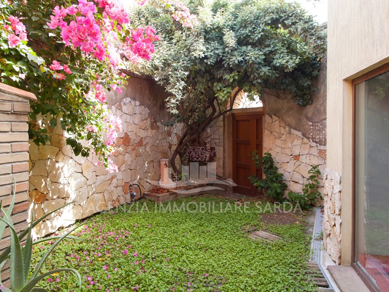 Casa Indipendente in Vendita a Riola Sardo, 270'000€, 250 m²