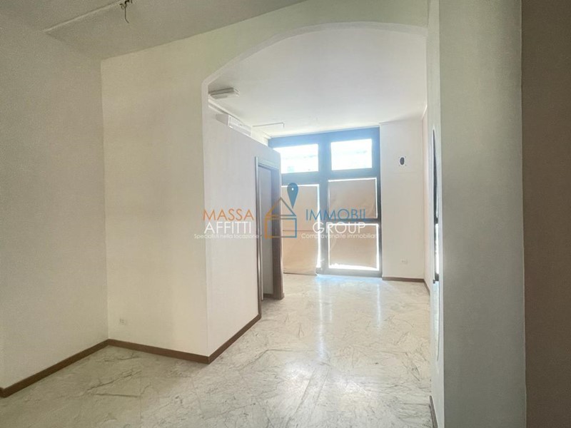 Capannone in Affitto a Massa, zona Marina Di Massa, 600€, 55 m²