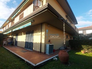 Appartamento in Vendita a Massa, zona Marina Di Massa, 350'000&euro;, 120 m²