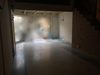 Immobile commerciale in Vendita a Massa, 100'000€, 100 m²