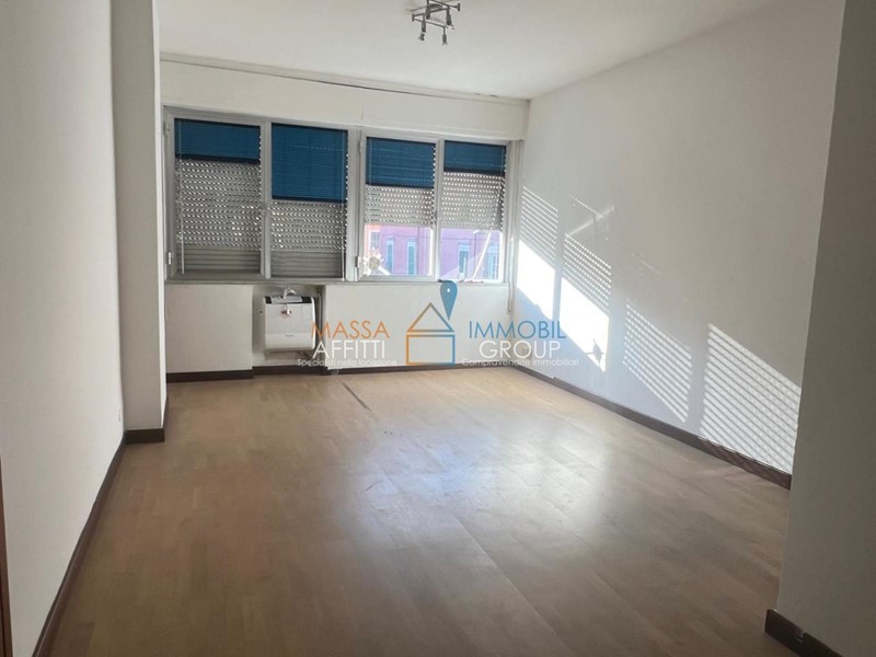 Ufficio in Affitto a Carrara, 550€, 55 m²