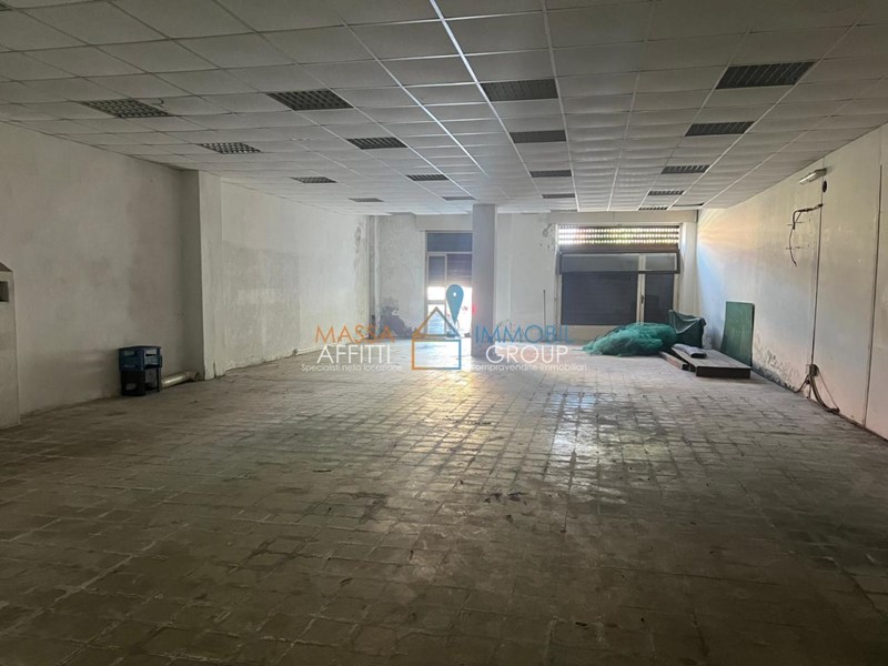 Immobile commerciale in Vendita a Massa, 500'000€, 412 m²