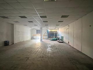 Immobile commerciale in Vendita a Massa, 500'000€, 412 m²