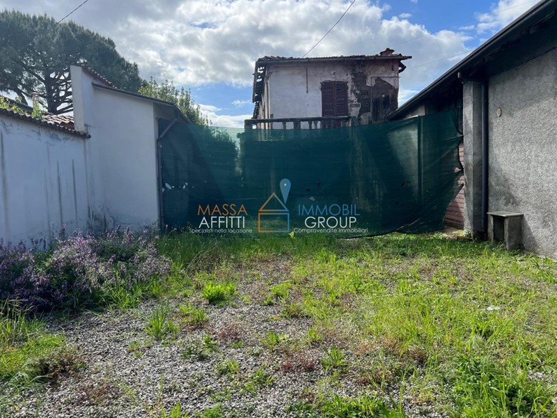 Casa Semi Indipendente in Vendita a Massa, 150'000&euro;, 163 m²