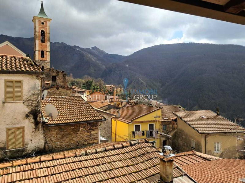 Casa Semi Indipendente in Vendita a Massa, zona Antona, 75'000&euro;, 120 m²