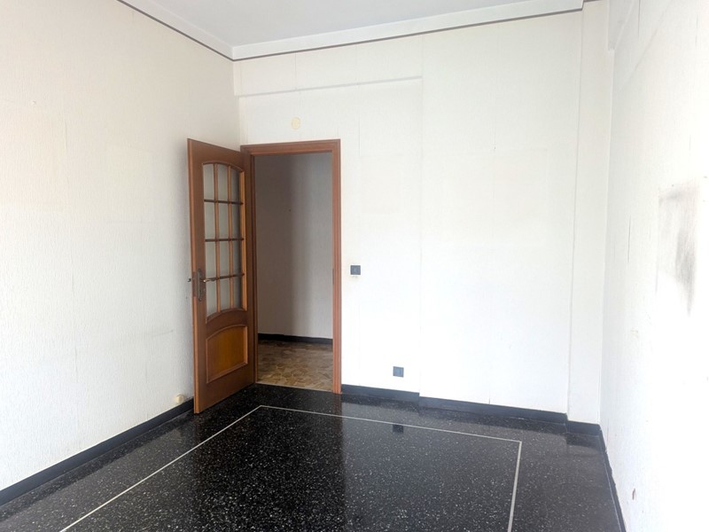 Appartamento in Vendita a Genova, 62'000€, 86 m²