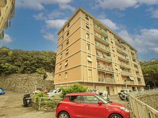 Appartamento in Vendita a Genova, 98'000€, 86 m²