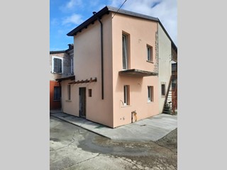Casa Semi Indipendente in Vendita a Borgonovo Val Tidone, 98'000€, 55 m²