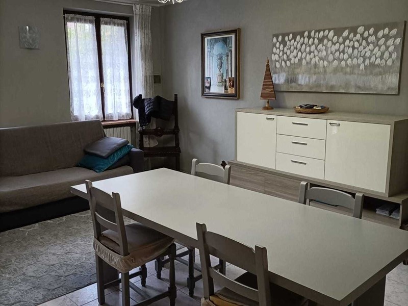 Casa Semi Indipendente in Vendita a Zenevredo, 145'000€, 190 m², con Box