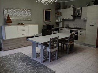 Casa Semi Indipendente in Vendita a Zenevredo, 145'000€, 190 m², con Box