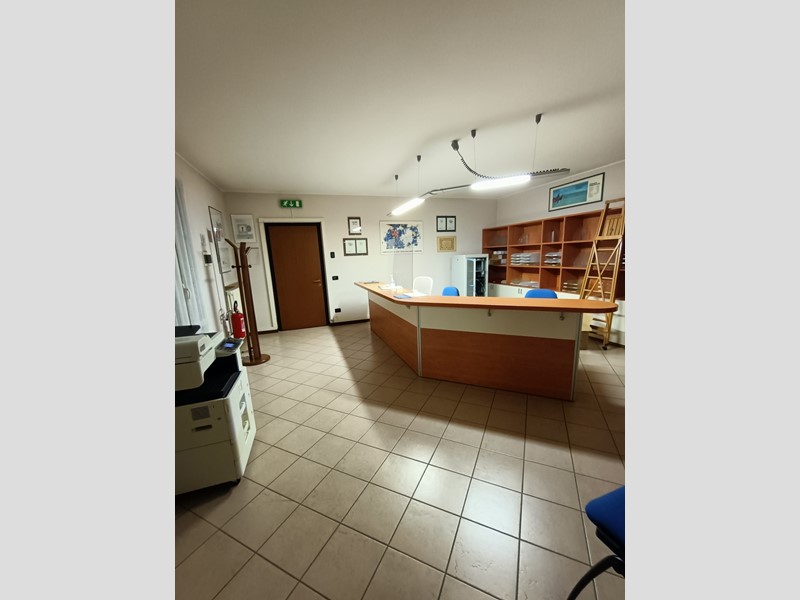 Quadrilocale in Vendita a Castel San Giovanni, 180'000€, 140 m², con Box