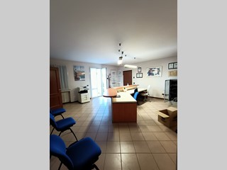 Quadrilocale in Vendita a Castel San Giovanni, 180'000€, 140 m², con Box