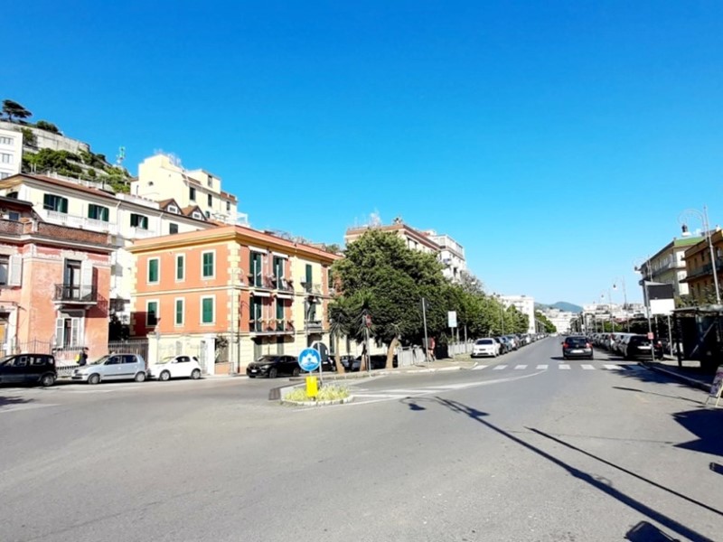 Immobile commerciale in Vendita a Salerno, 148'000&euro;, 100 m²