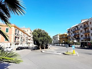 Immobile commerciale in Vendita a Salerno, 148'000&euro;, 100 m²