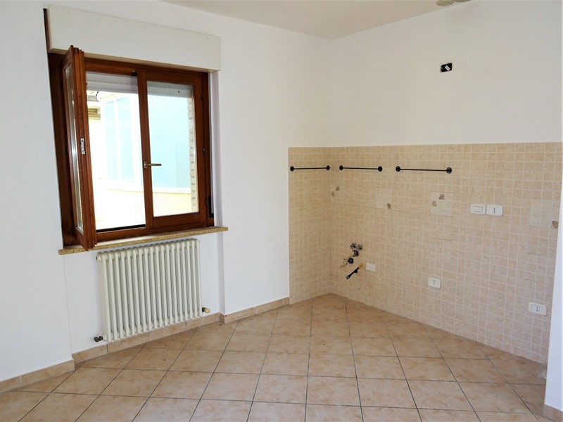 Quadrilocale in Vendita a Ostra, zona Casine, 145'000€, 100 m², con Box