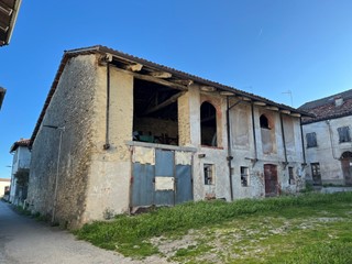 Casa Indipendente in Vendita a Serravalle Langhe, 110'000€, 360 m², con Box