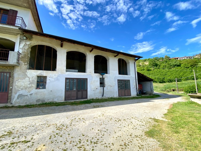 Casa Indipendente in Vendita a Gorzegno, 460'000€, 324 m², con Box